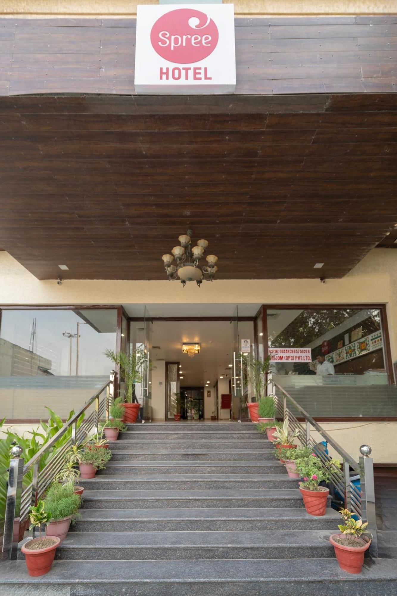 Spree Hotel Agra - Walking Distance To Tajmahal Εξωτερικό φωτογραφία